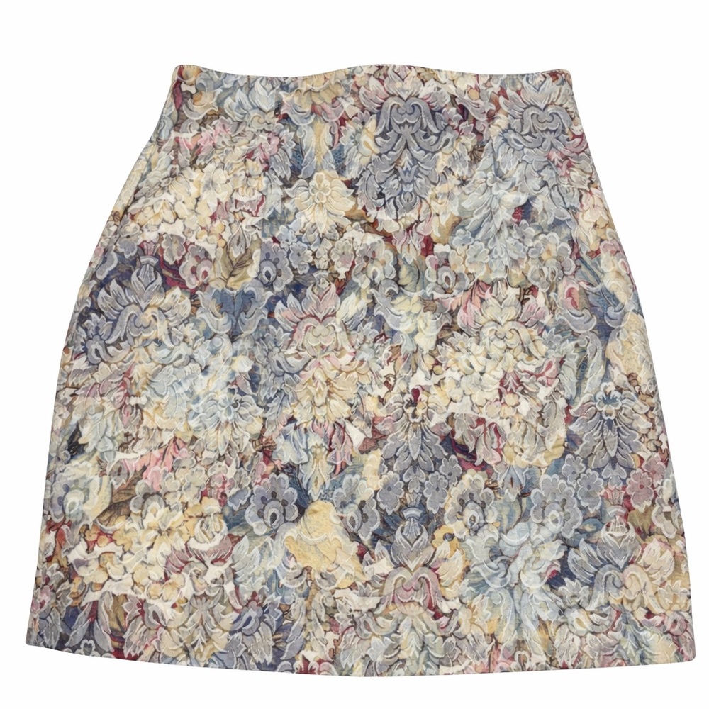 Vintage floral baroque high-waisted mini skirt
Made in the USA 🇺🇸